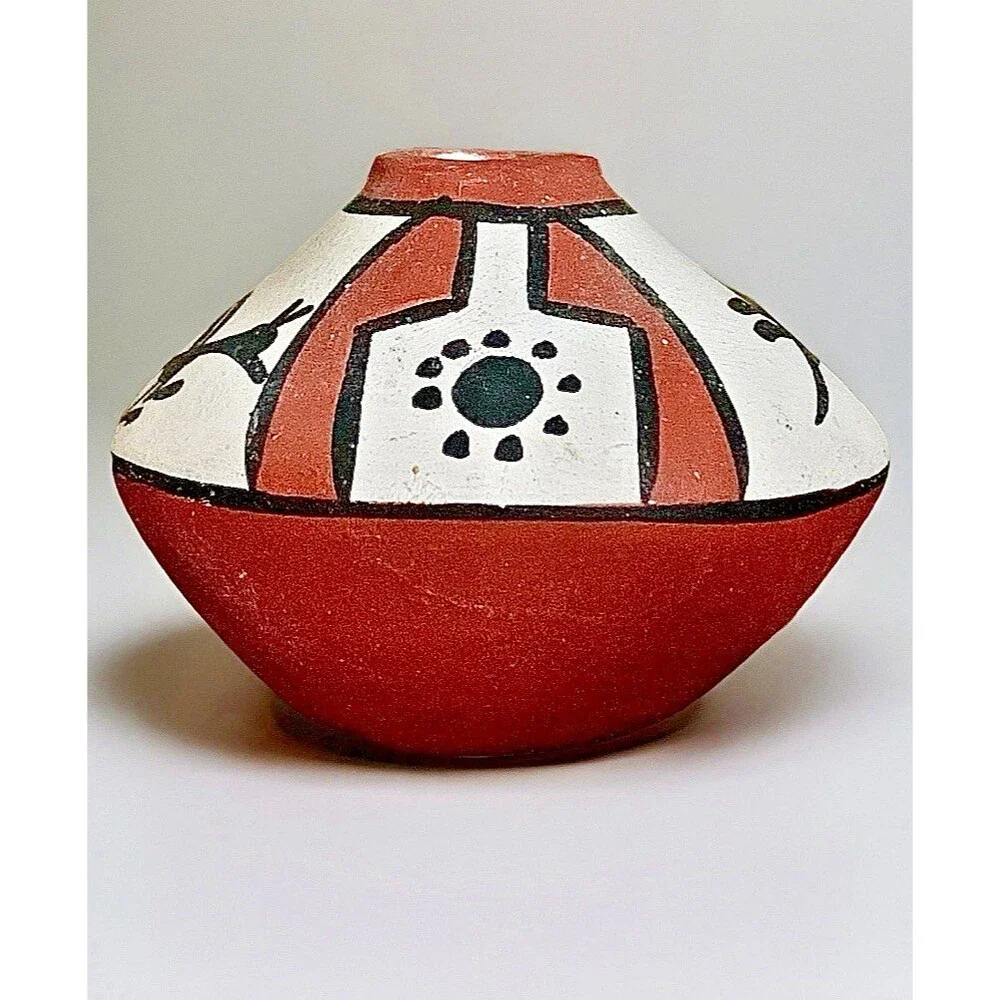 VINTAGE NATIVE AMERICAN SOUTHWEST MINIATURE ART POTTERY VESSEL HAND PAINTED CLAY